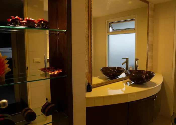 Luxury 4 Kingsize Bedrooms - & Modern Sukhumvit וילה *