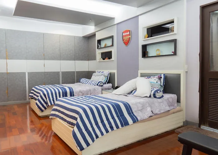 Luxury 4 Kingsize Bedrooms - & Modern Sukhumvit *