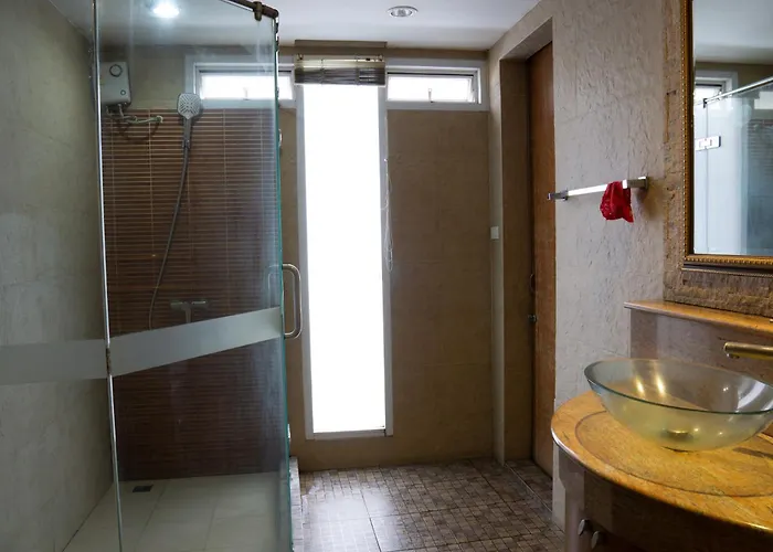 Luxury 4 Kingsize Bedrooms - & Modern Sukhumvit וילה