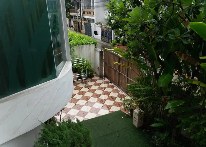 Luxury 4 Kingsize Bedrooms - & Modern Sukhumvit וילה בנגקוק