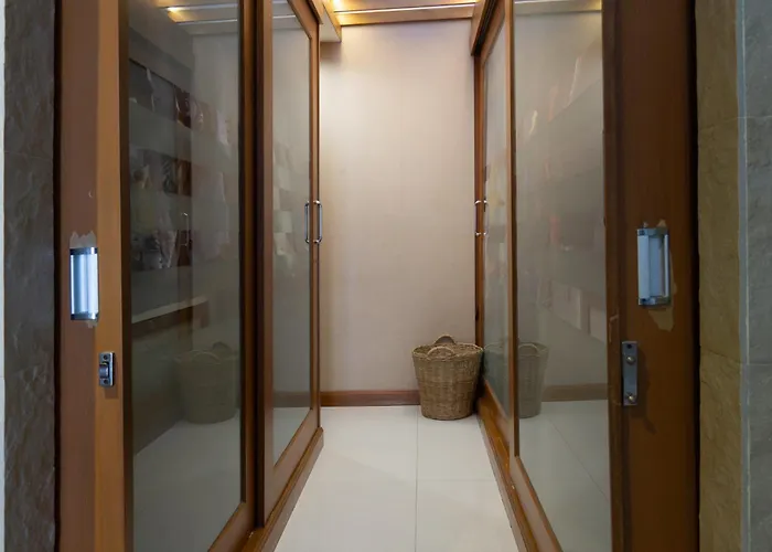 Luxury 4 Kingsize Bedrooms - & Modern Sukhumvit וילה